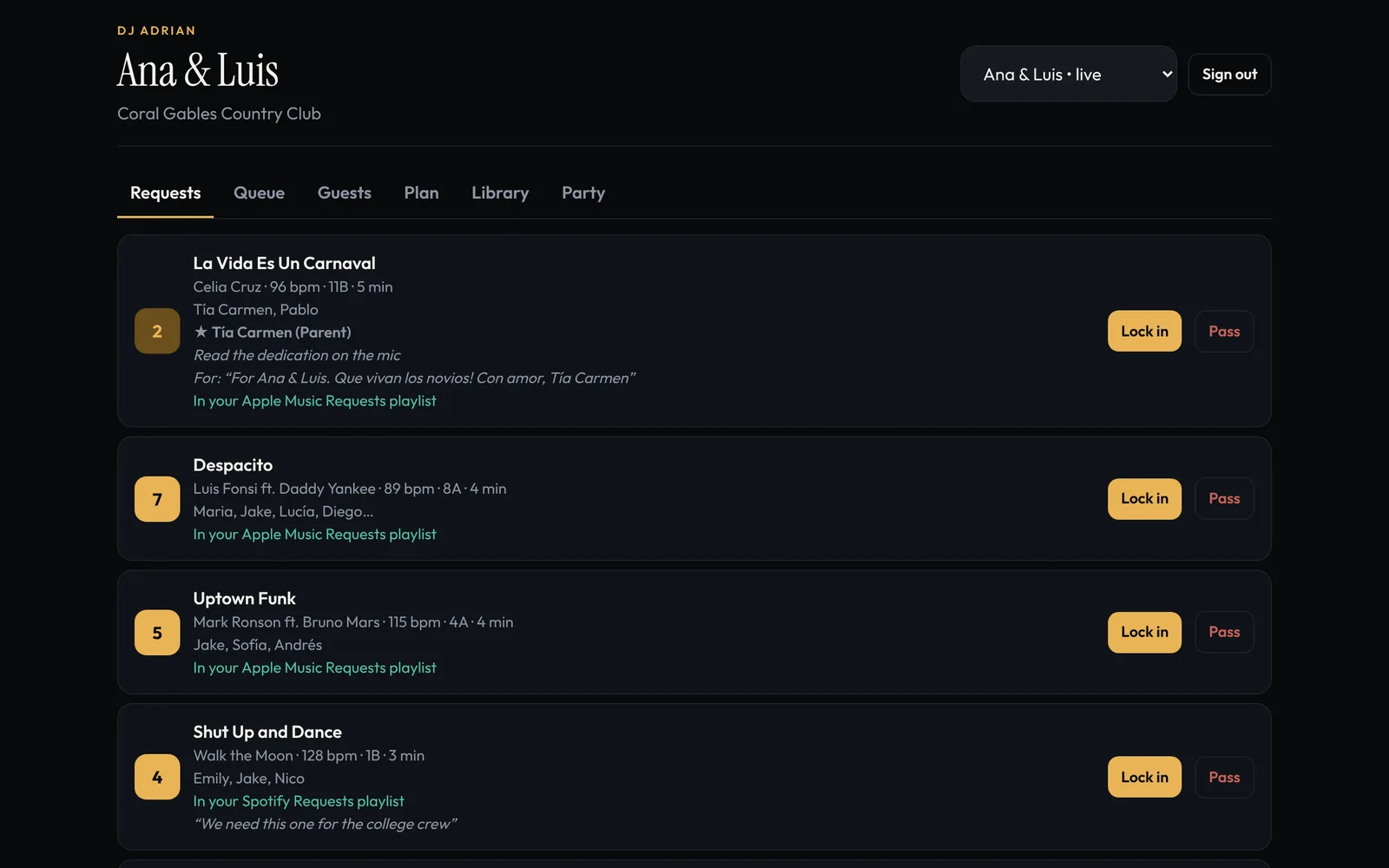 La consola del DJ con la lista ordenada de peticiones de canciones