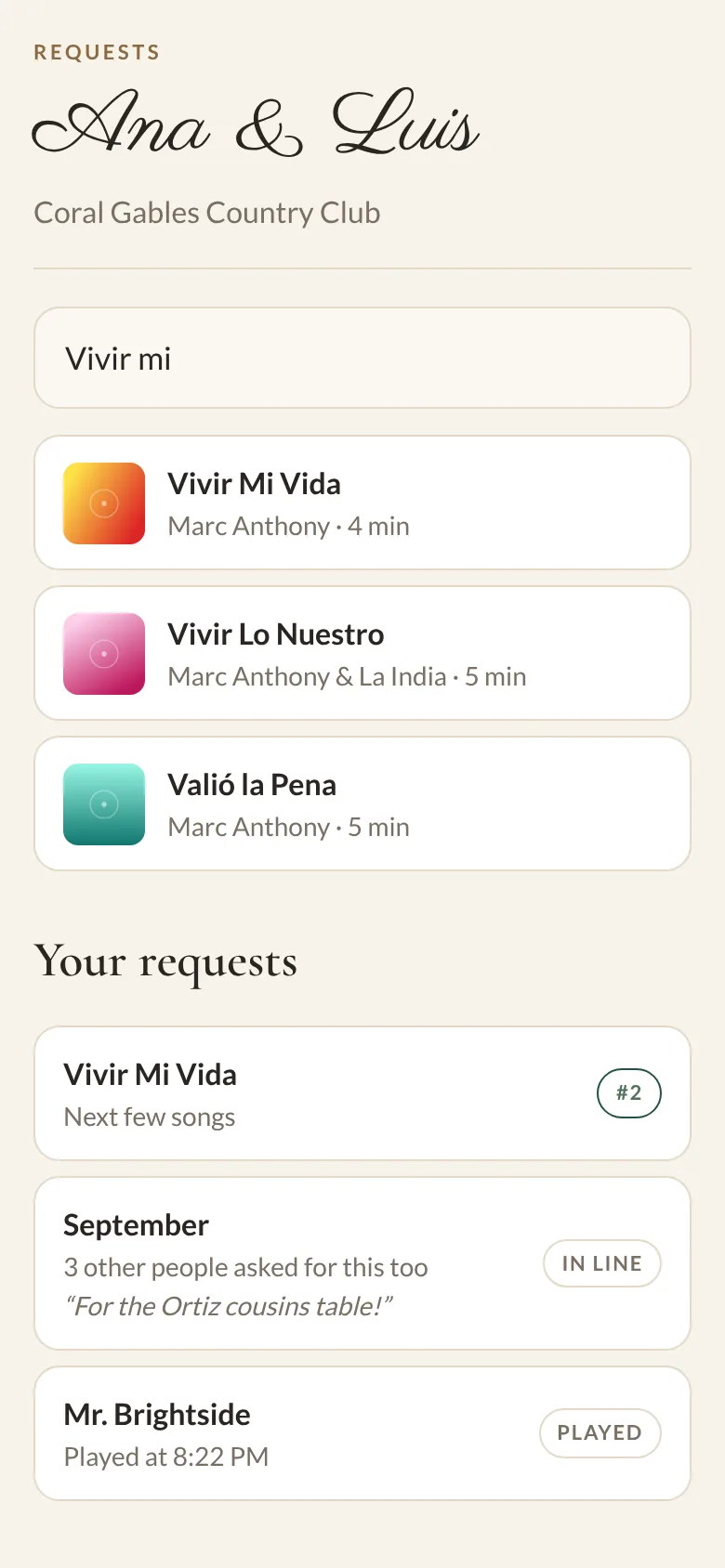 El celular de un invitado: la canción que pidió va subiendo en la lista de peticiones